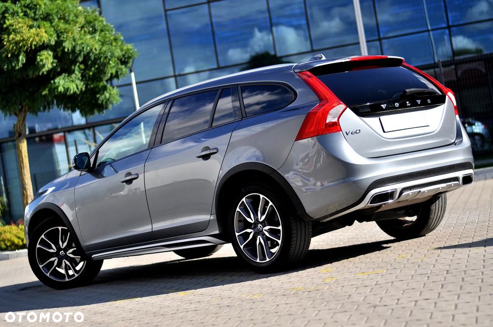 Volvo V60 Cross Country D3 Drive-E Summum - 2