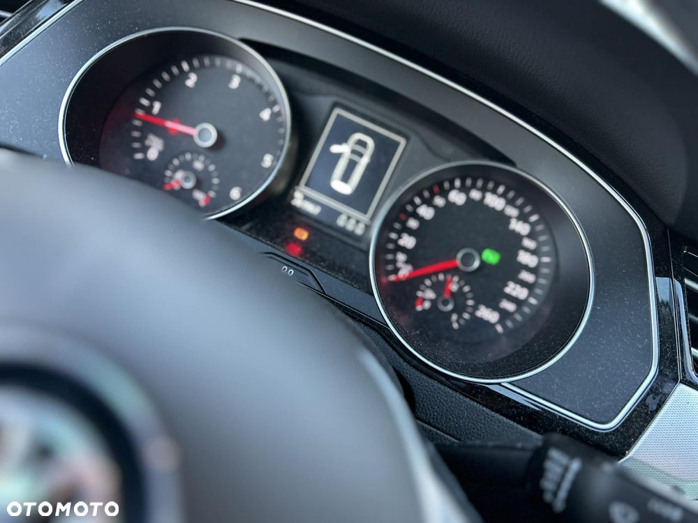 Volkswagen Passat 1.6 TDI SCR DSG Comfortline - 5