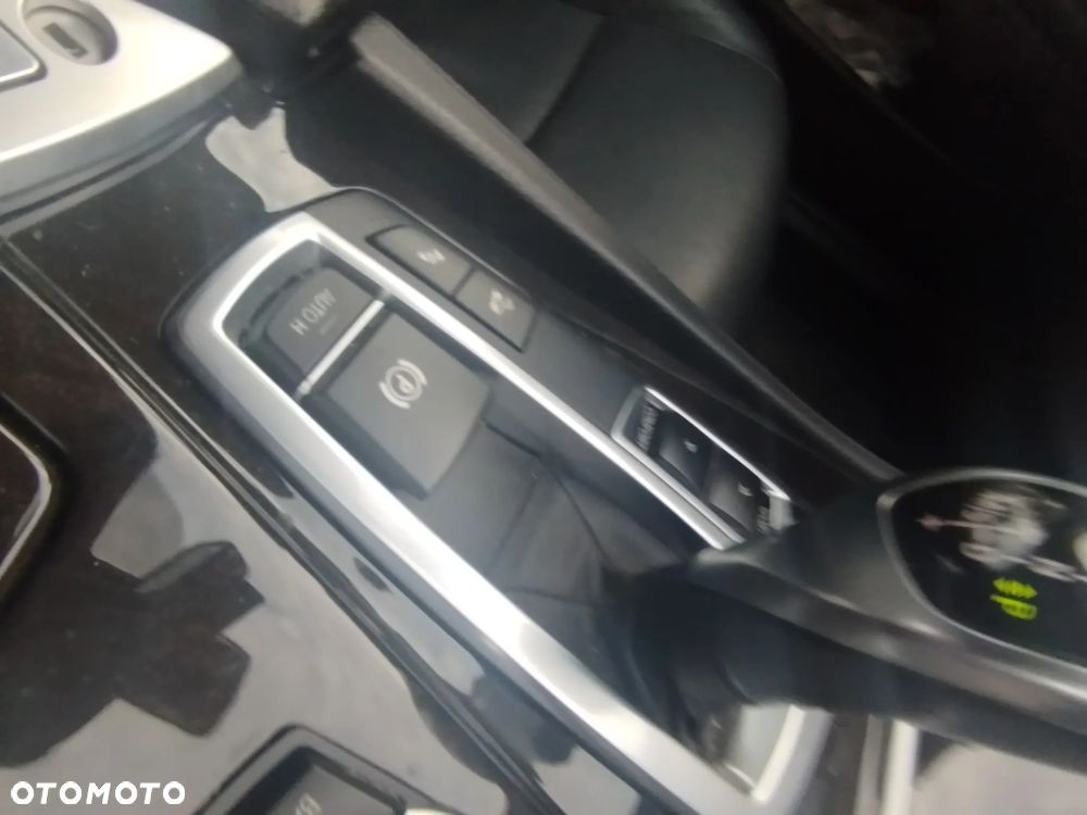 BMW Seria 5 535i xDrive Sport-Aut - 9