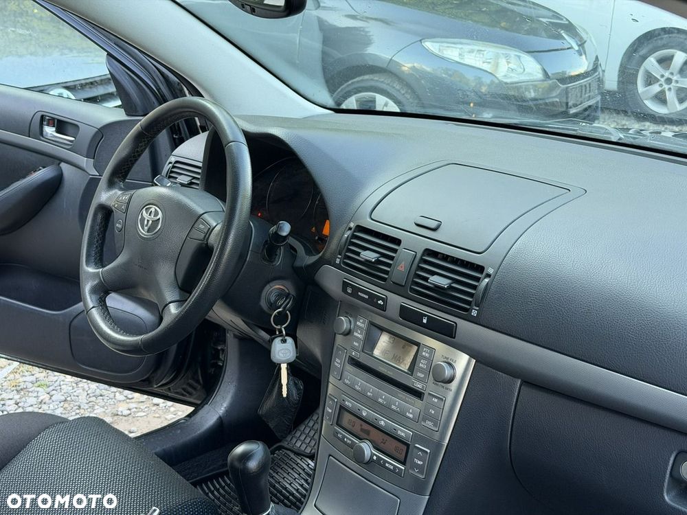 Toyota Avensis - 21