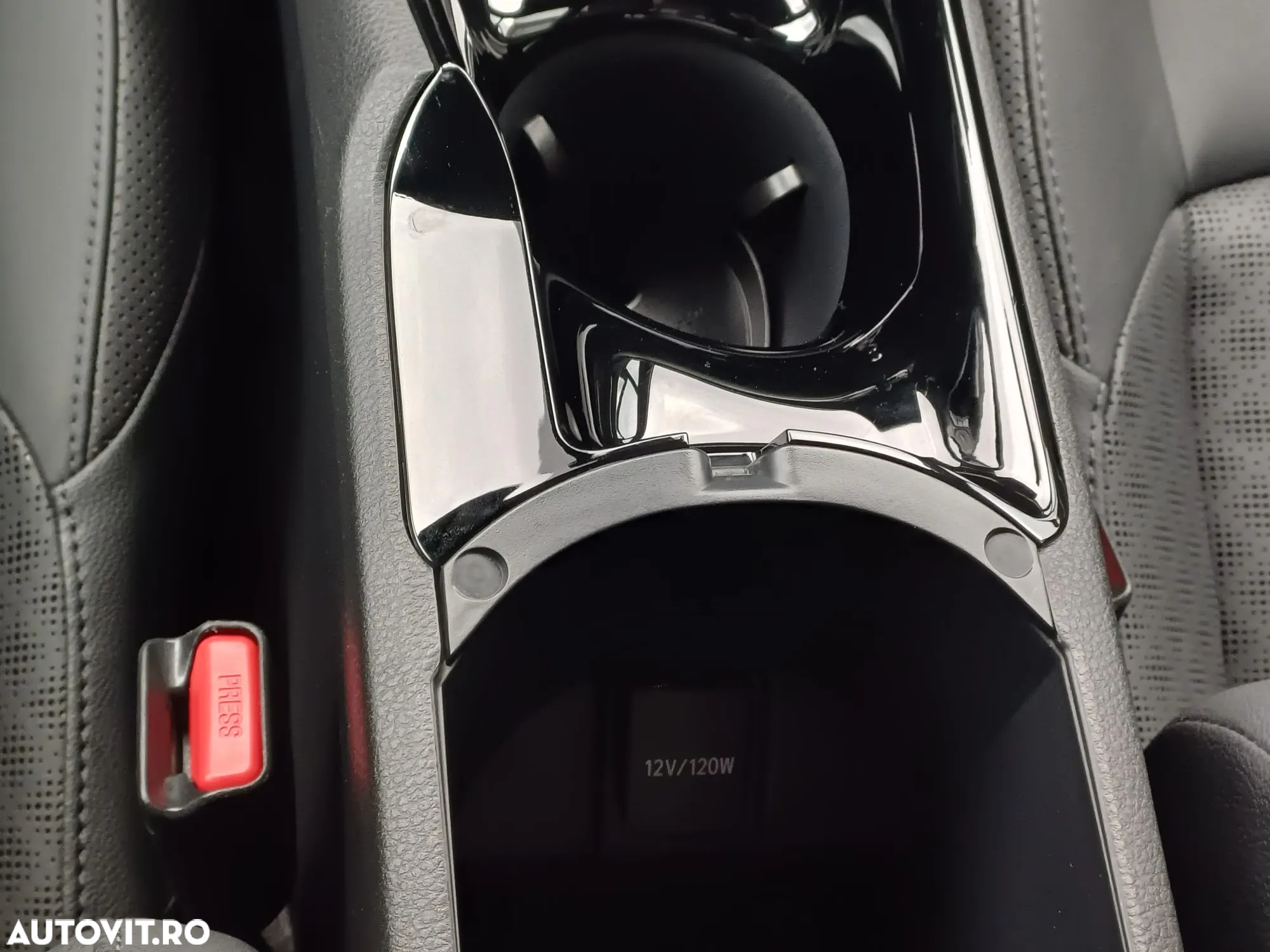 Toyota C-HR 2.0 HSD 184 CP 4x2 CVT Classy Bi-Tone - 21