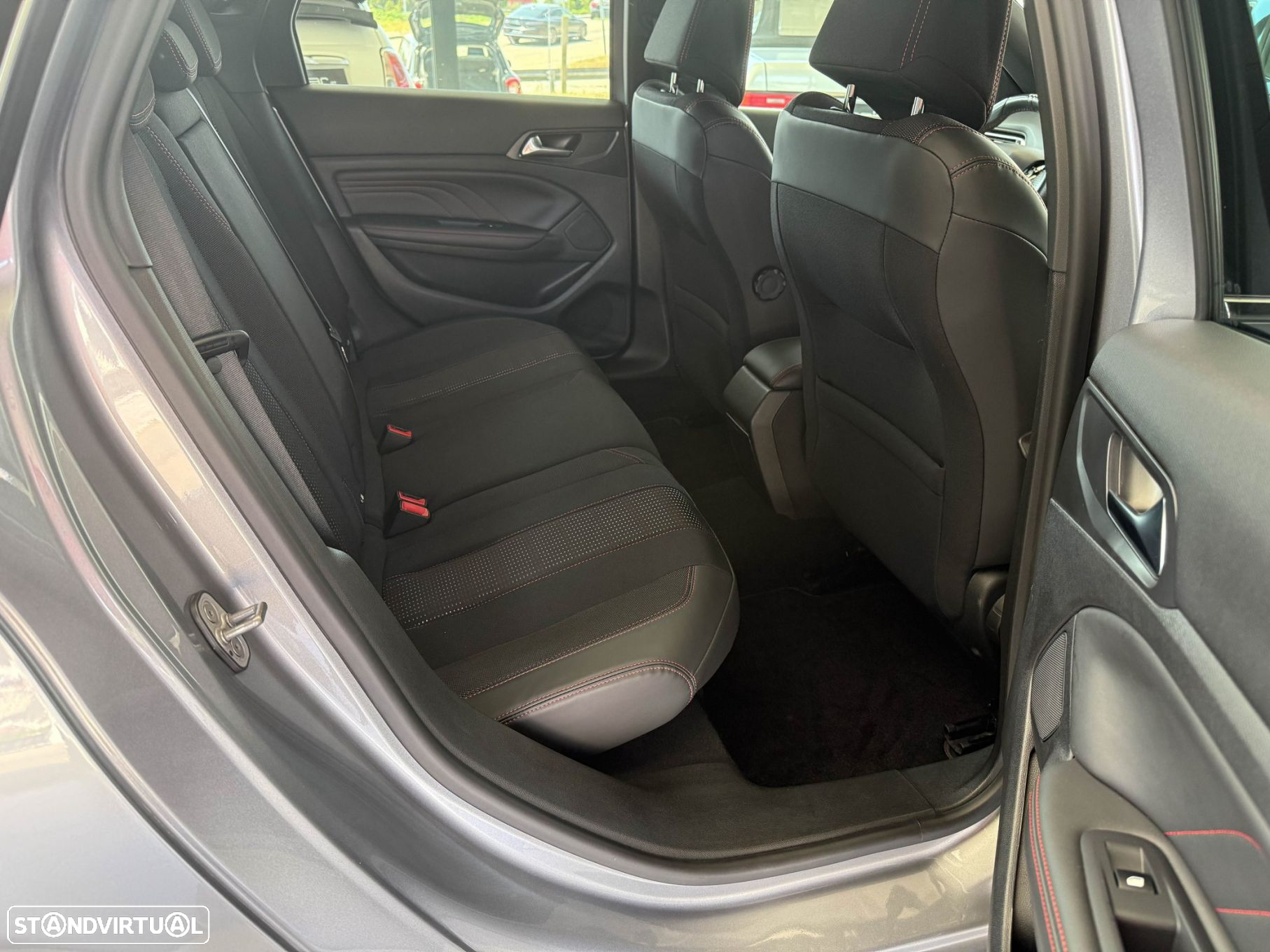 Peugeot 308 SW 1.6 BlueHDi GT Line - 24