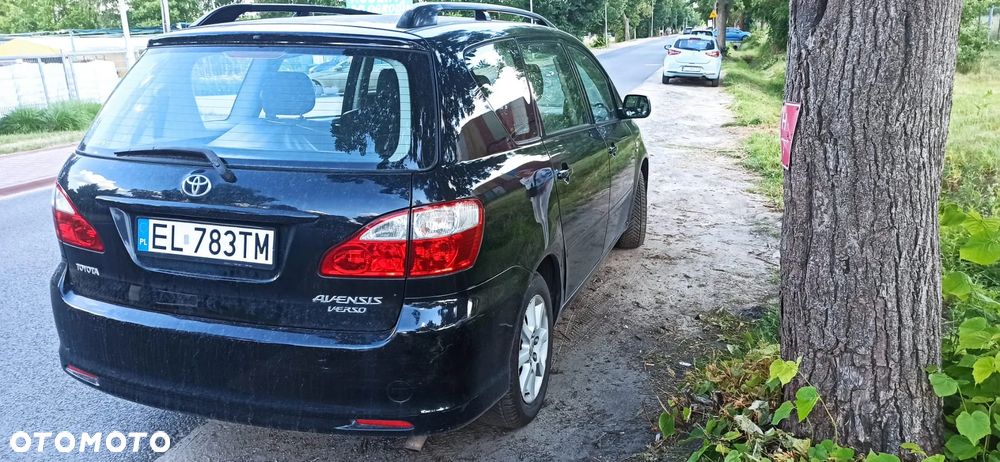 Toyota Avensis Verso 2.0 - 4