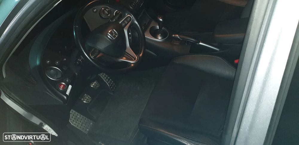 Honda Civic 1.4 i-VTEC 25 Anos - 11