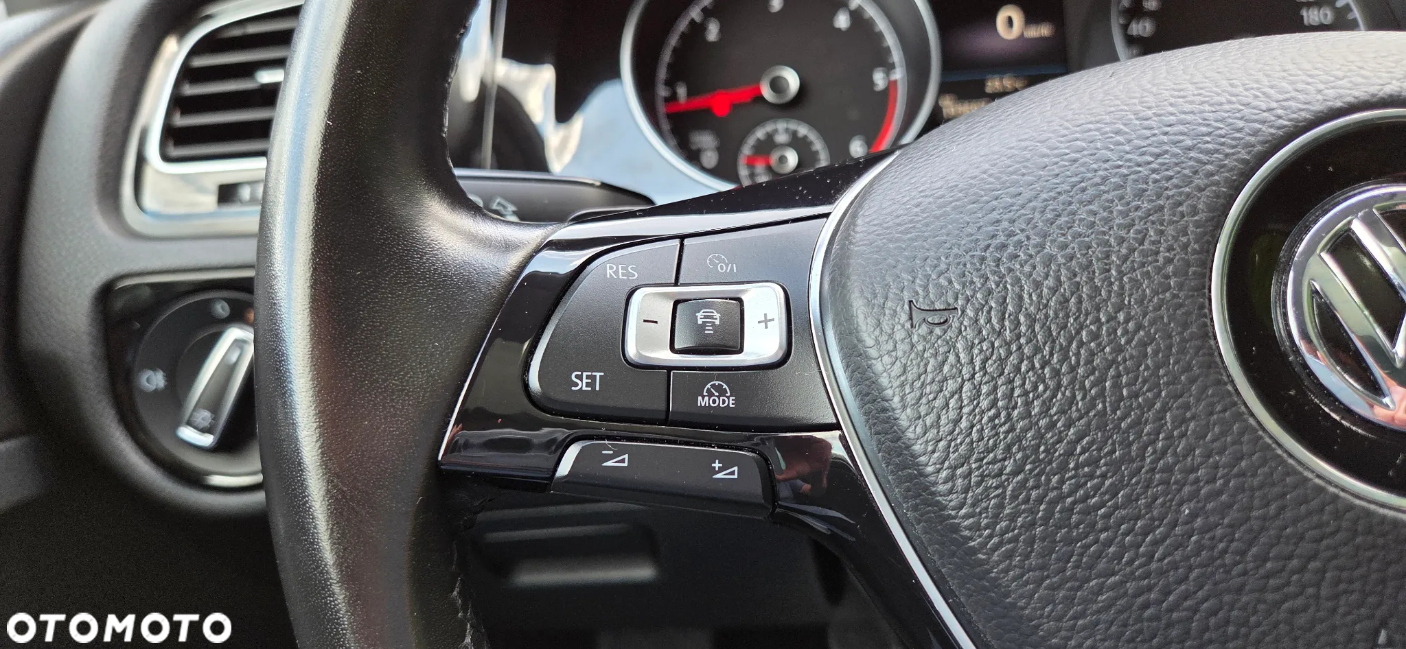 Volkswagen Golf 2.0 TDI SCR DSG R-Line - 26