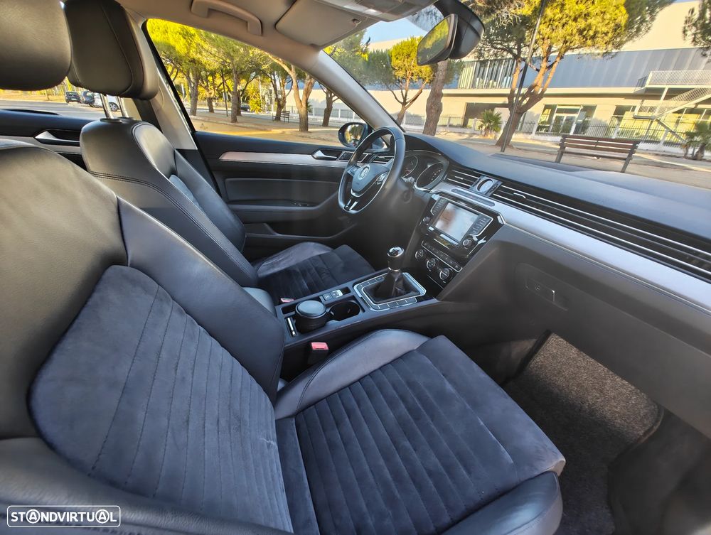 VW Passat 2.0 TDI Highline - 23