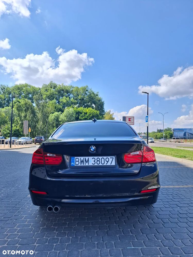 BMW Seria 3 325d Sport - 5
