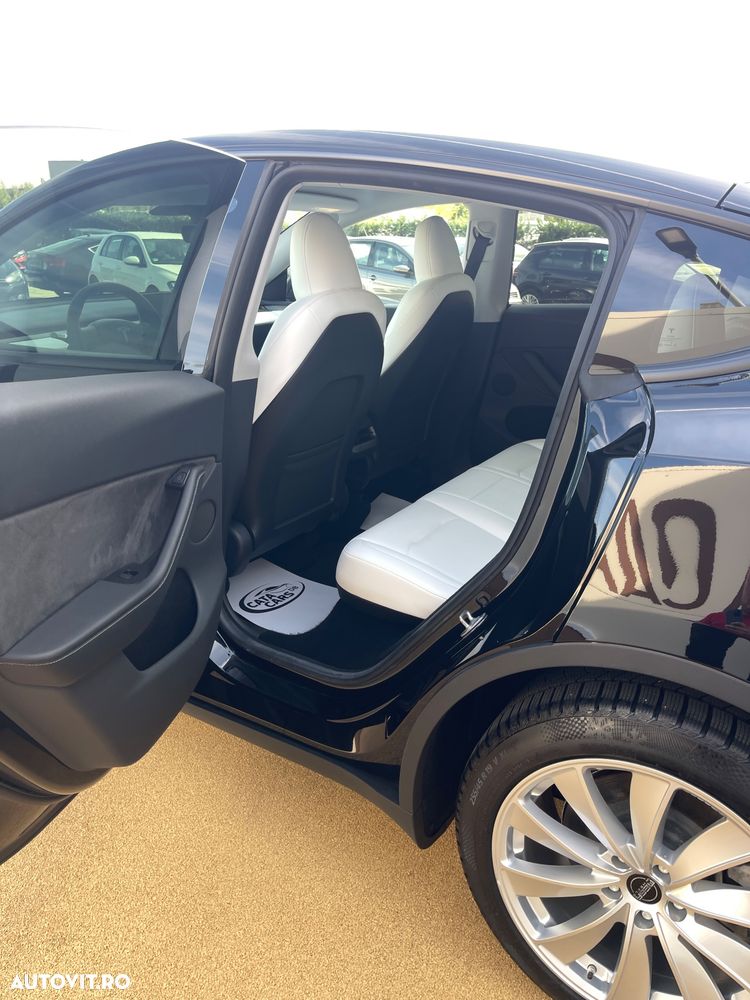 Tesla Model Y Long Range Dual Motor AWD - 26