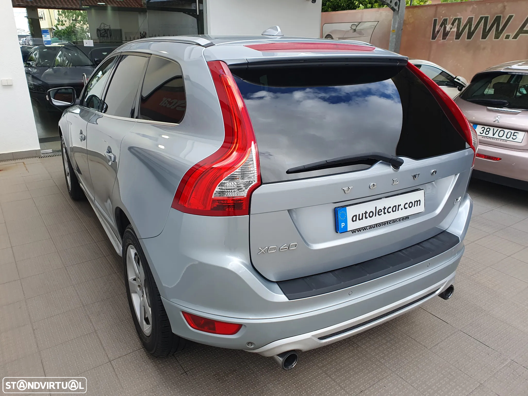 Volvo XC 60 2.0 D4 R-Design - 11