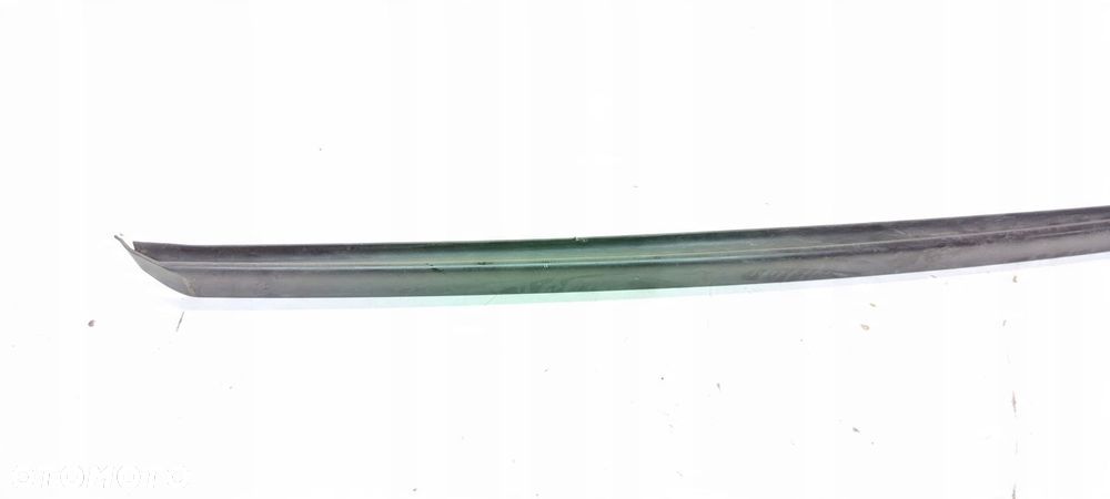 LISTWA ZBIERAJĄCA SZYBY CZOŁOWEJ LEWA AUDI A4 B9 8W0854327C - 2