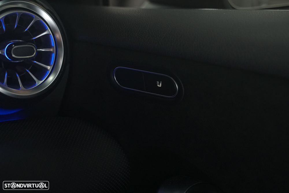 Mercedes-Benz A 250 Limousine e AMG Line - 20