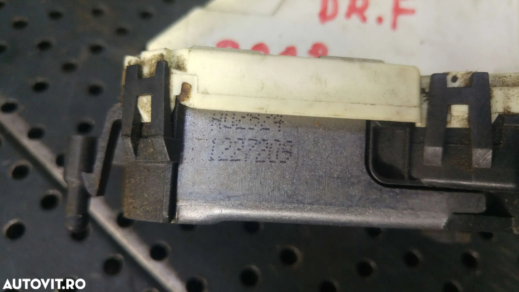 Broasca usa dreapta fata peugeot 3008 0u 1227209 - 3
