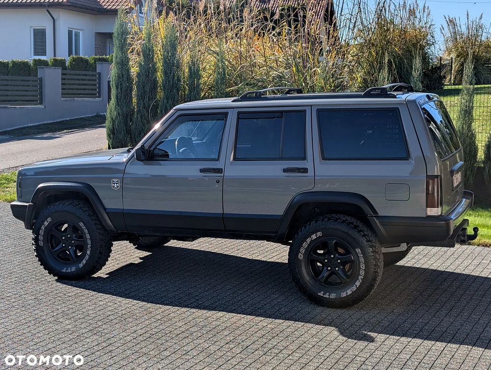 Jeep Cherokee 4.0 - 7