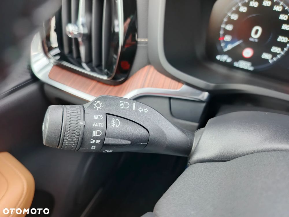 Volvo V60 Cross Country B4 D AWD Geartronic Pro - 25