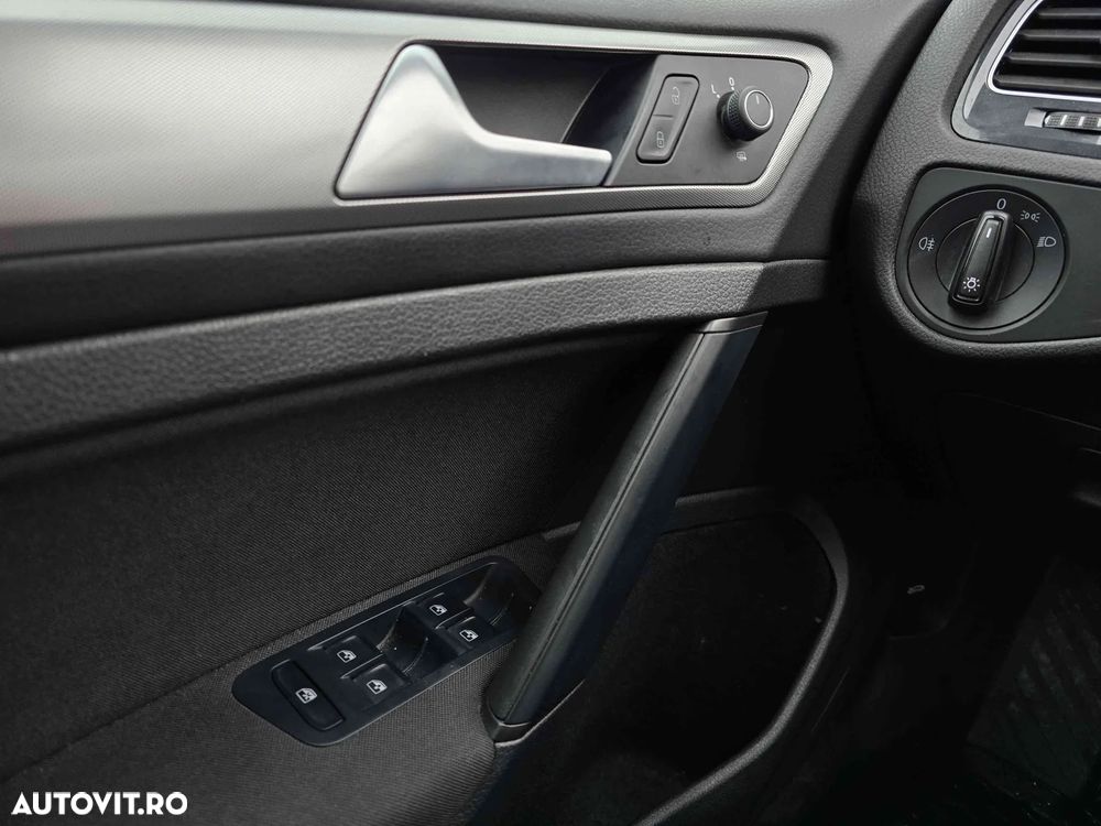 Volkswagen Golf - 12