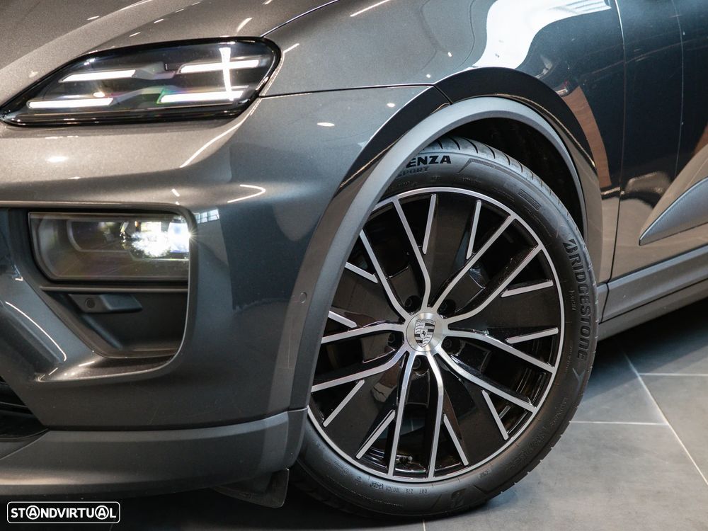Porsche Macan Electric 4 - 14