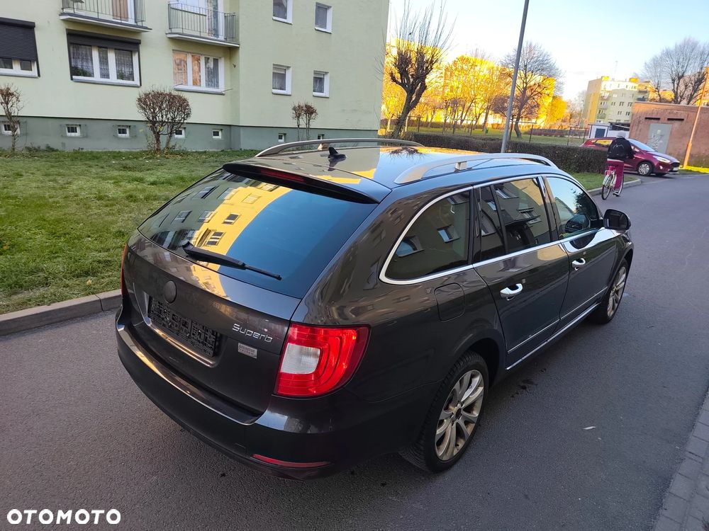 Skoda Superb 2.0 TDI DPF Exclusive - 12