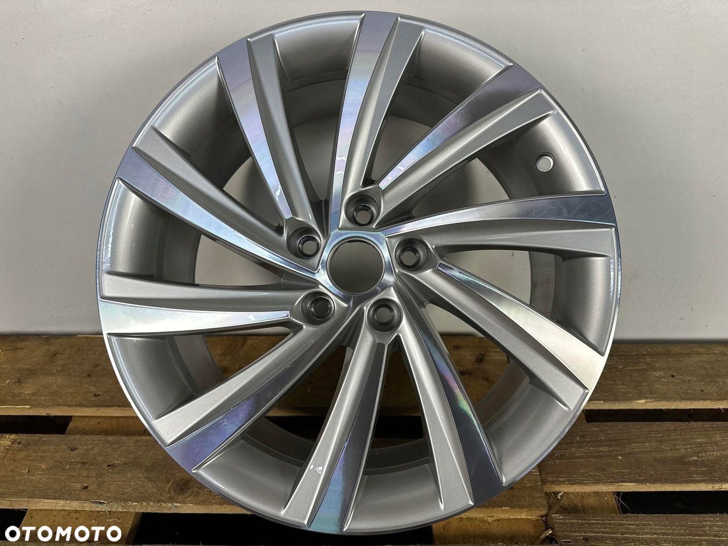 FELGA ALUMINIOWA SKODA OCTAVIA IV 4 5E3 18" 7.5 5E3601025J CALA LADNA ORG - 1