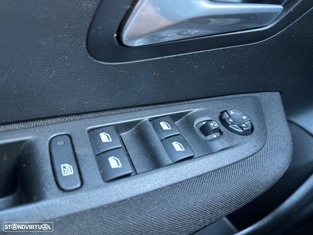 Peugeot 208 1.2 PureTech Active Pack - 39