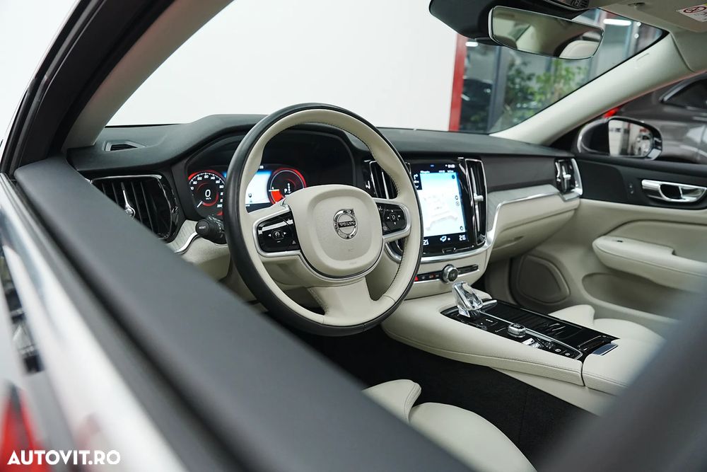 Volvo S60 T8 eAWD Momentum Pro - 24