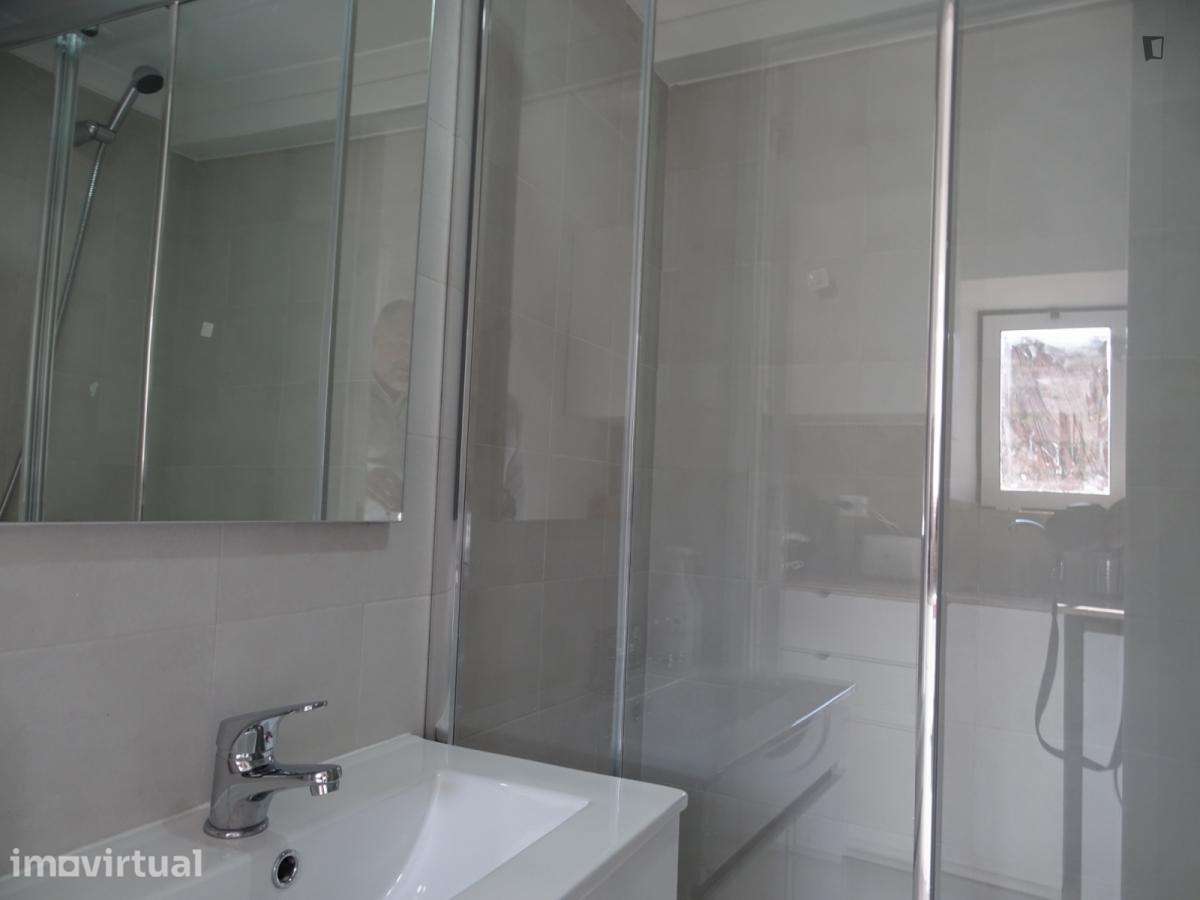 Apartamento com 1 quartos - localizado em Sé Lisbon - Grande imagem: 3/6