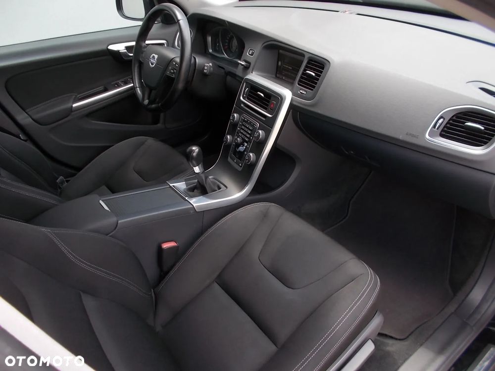 Volvo V60 D3 Momentum - 8