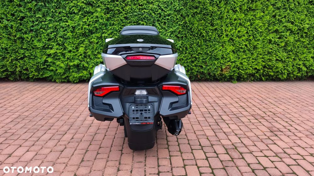 Can-Am Spyder - 4