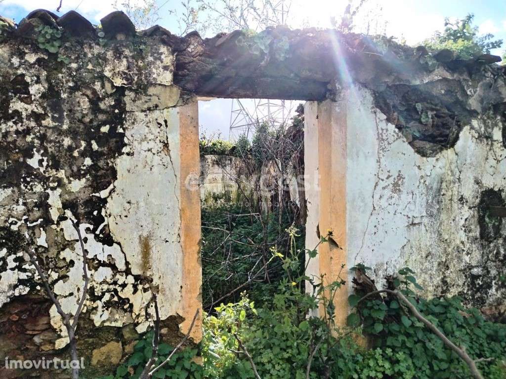 Moradia em ruínas para reconstrução a poucos minutos do Lago Azul - Grande imagem: 5/17