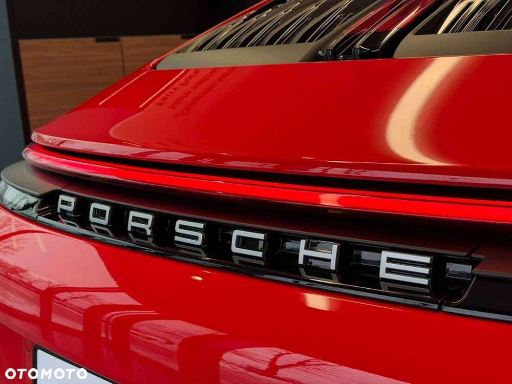 Porsche 911 Carrera - 8