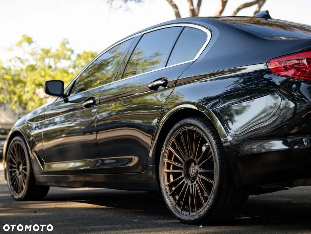 BMW Seria 5 530i xDrive Luxury Line sport - 11