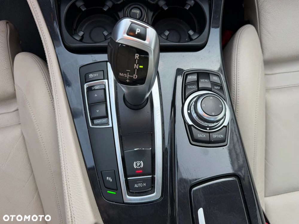 BMW Seria 5 525d Sport-Aut Luxury Line - 29