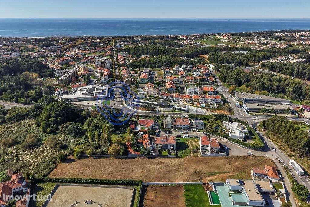 Construção para  6 Moradias - Grande imagem: 2/19