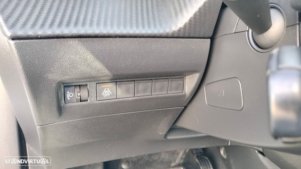 Peugeot 2008 1.2 PureTech Allure Pack EAT8 - 32