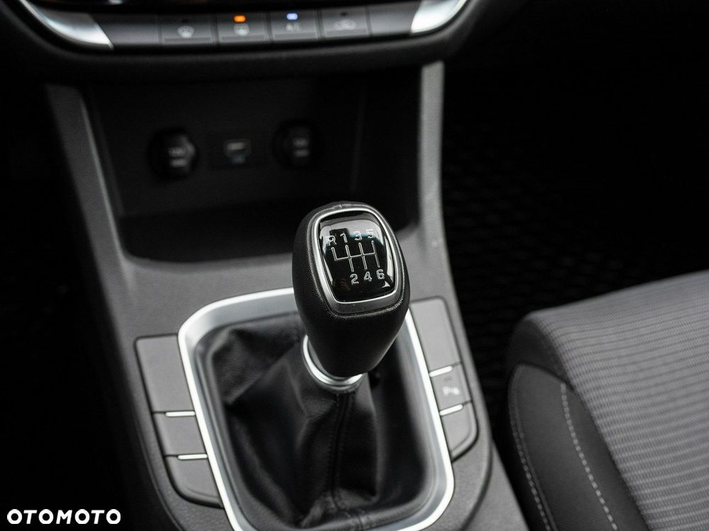 Hyundai i30 1.5 DPI Classic + - 17
