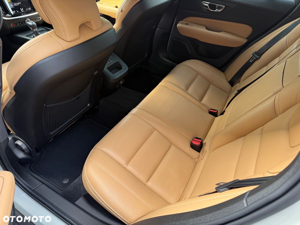 Volvo V60 Cross Country D4 AWD Geartronic Pro - 41