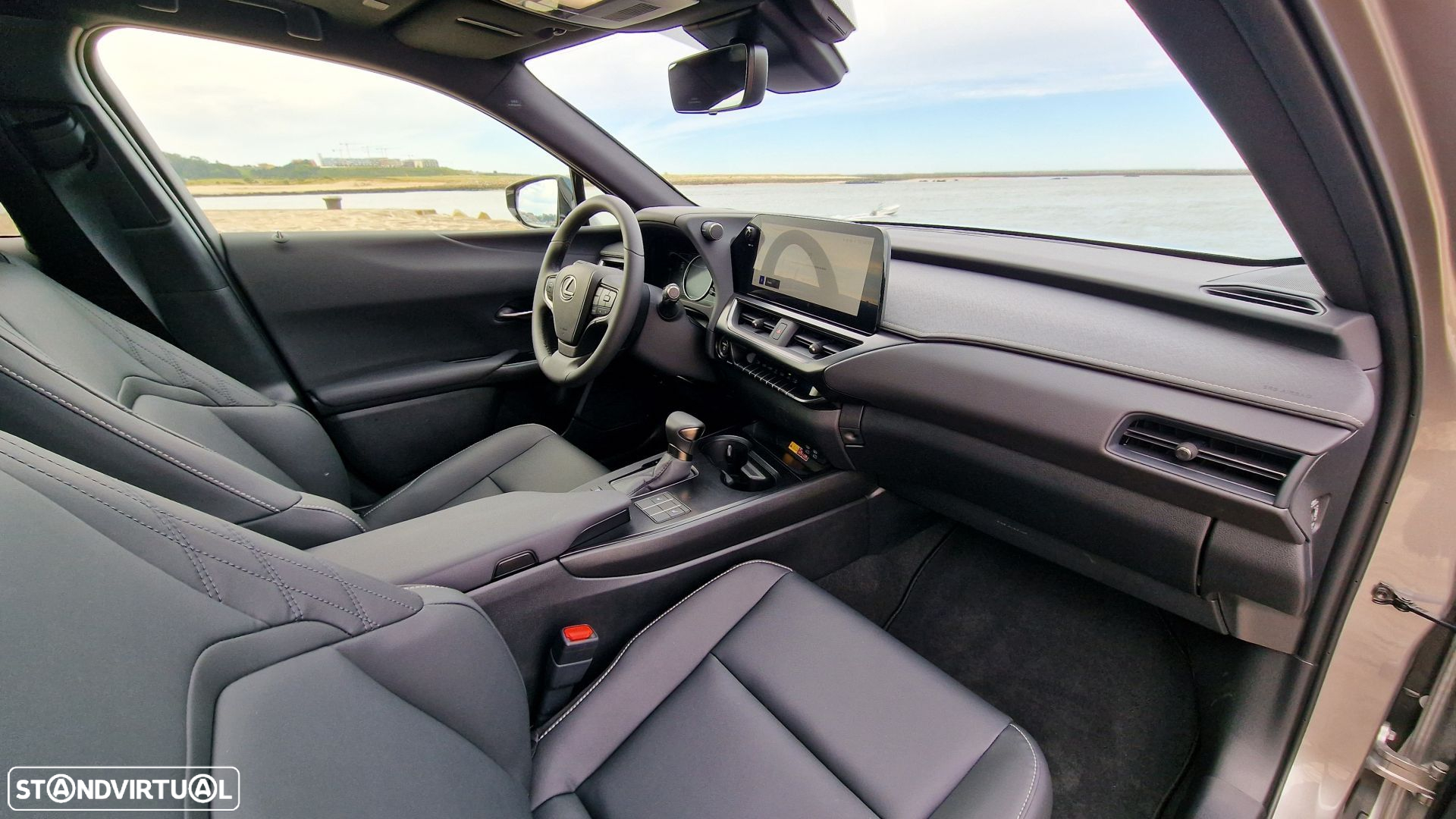 Lexus UX 250h Sport (Ecrã 12.3) - 12