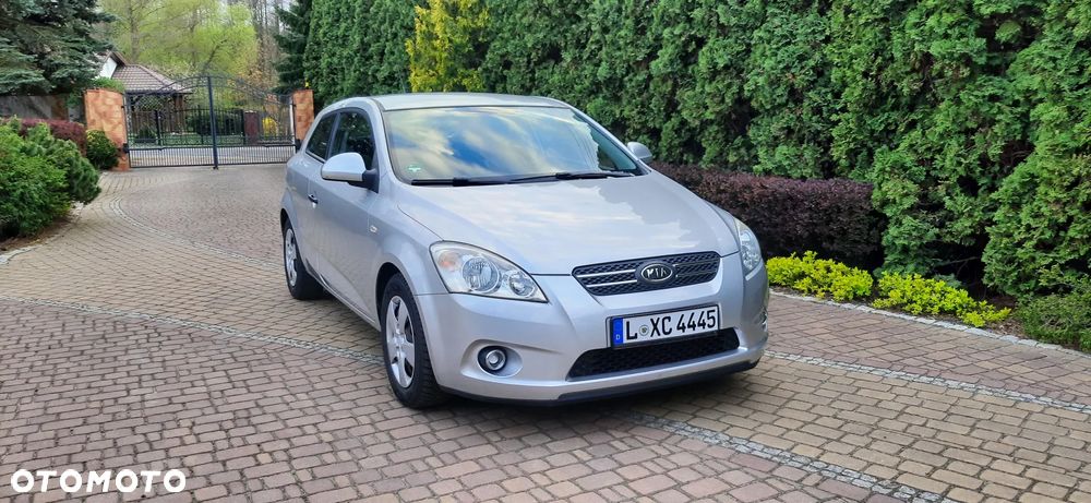 Kia Ceed - 12