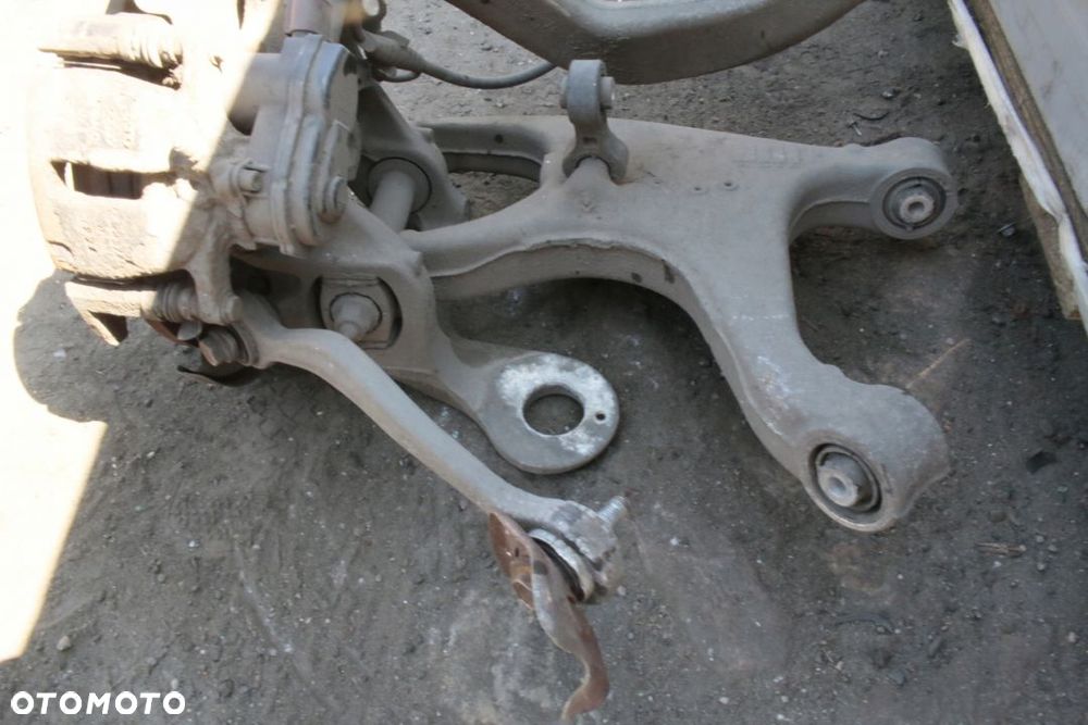 wahacz prawy tył Audi A4 B8 2.7 TDI - 3