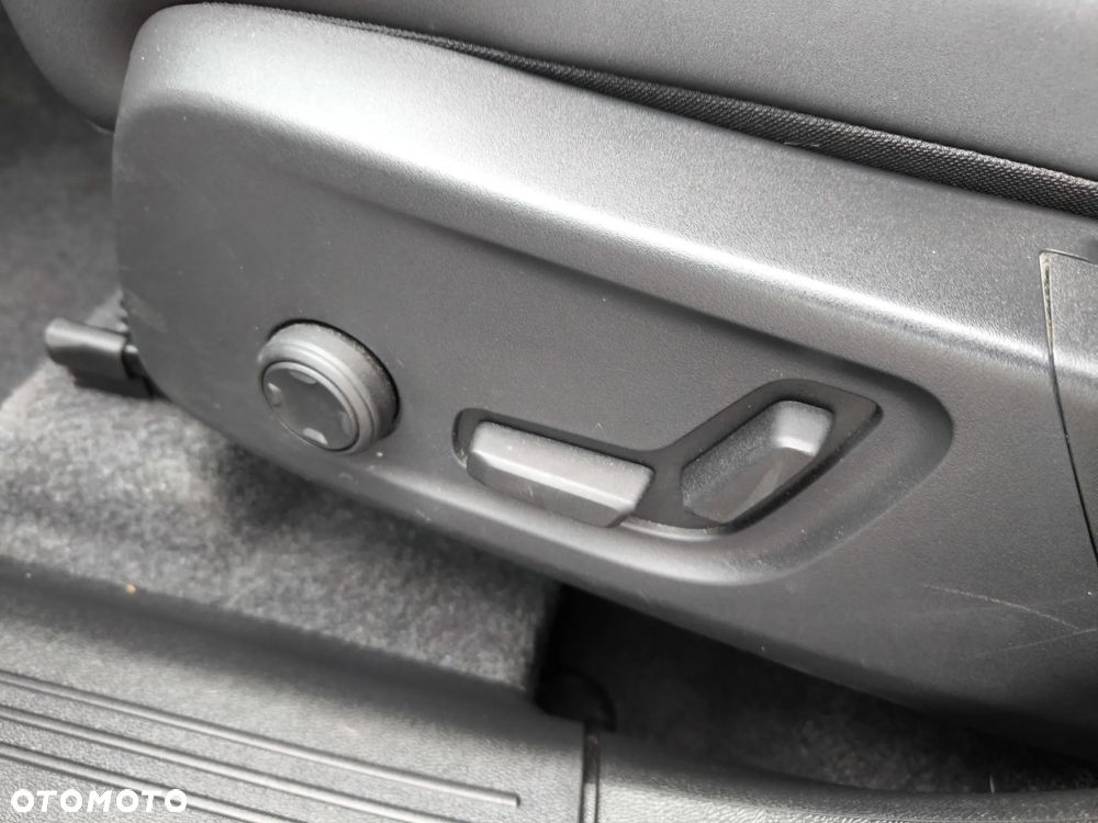 Volvo XC 40 B3 B DKG Plus Dark - 8