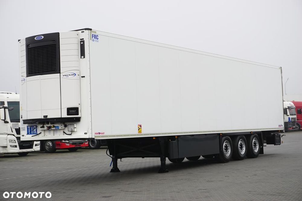 Schmitz Cargobull / CHŁODNIA / CARRIER VECTOR 1350 / OŚ PODNOSZONA - 1