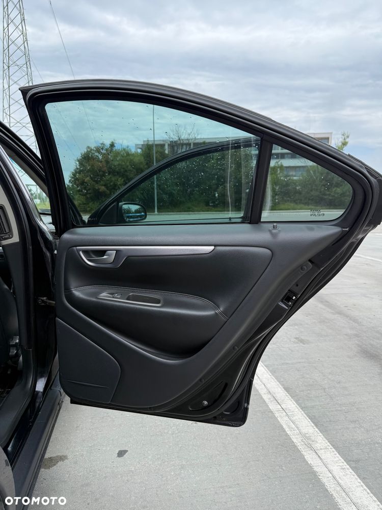 Volvo S60 ver-2-4d5-rubin - 20