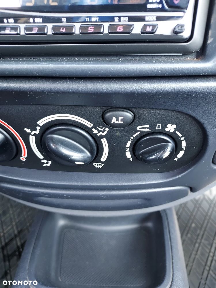 Renault Megane 1.4 RN 16V (klm) - 29