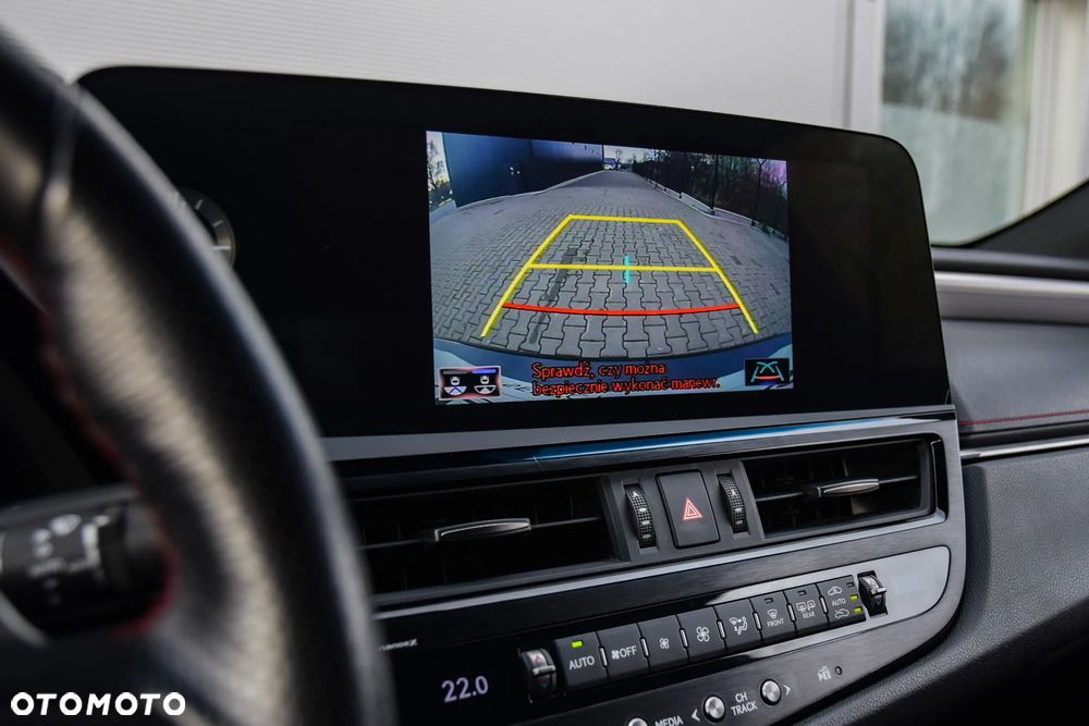 Lexus ES 300h F Sport Edition - 11