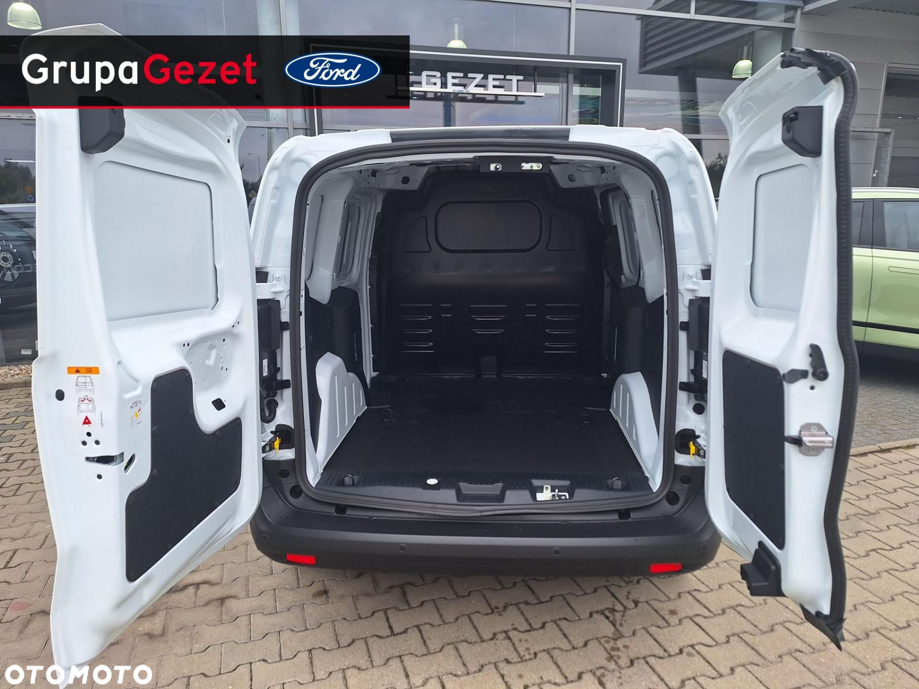 Ford Transit Courier - 12
