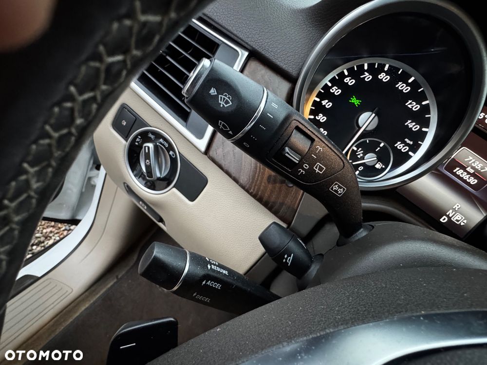 Mercedes-Benz ML 350 4MATIC (BlueEFFICIENCY) 7G-TRONIC - 40