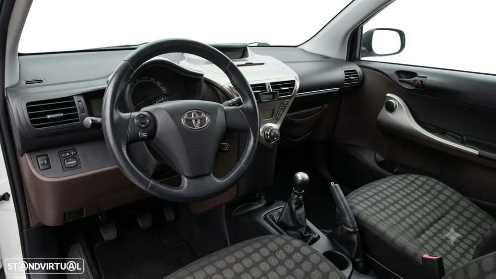 Toyota iQ 1.0 VVT-i Essential+AC - 4