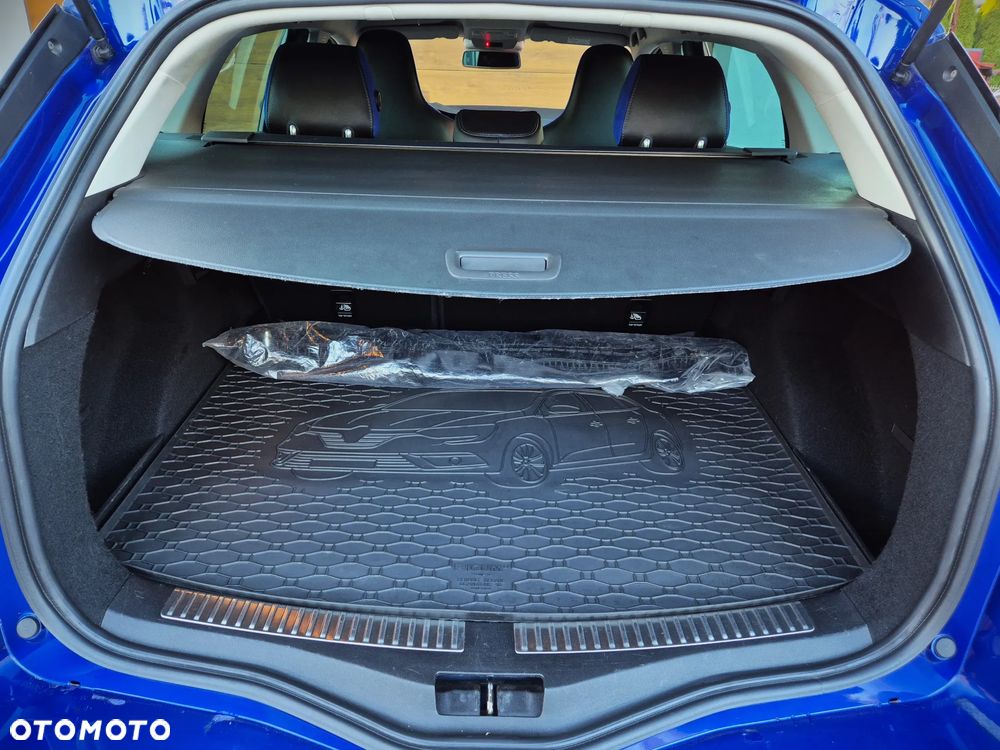 Renault Megane ENERGY TCe 205 EDC GT - 33