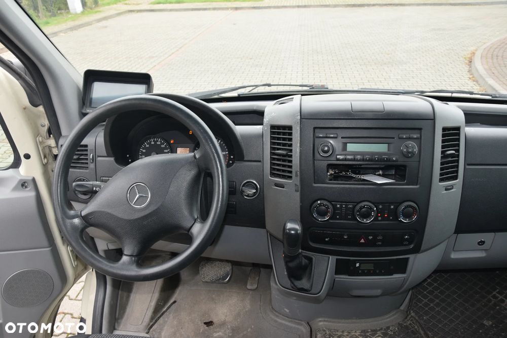 Mercedes-Benz Sprinter - 11