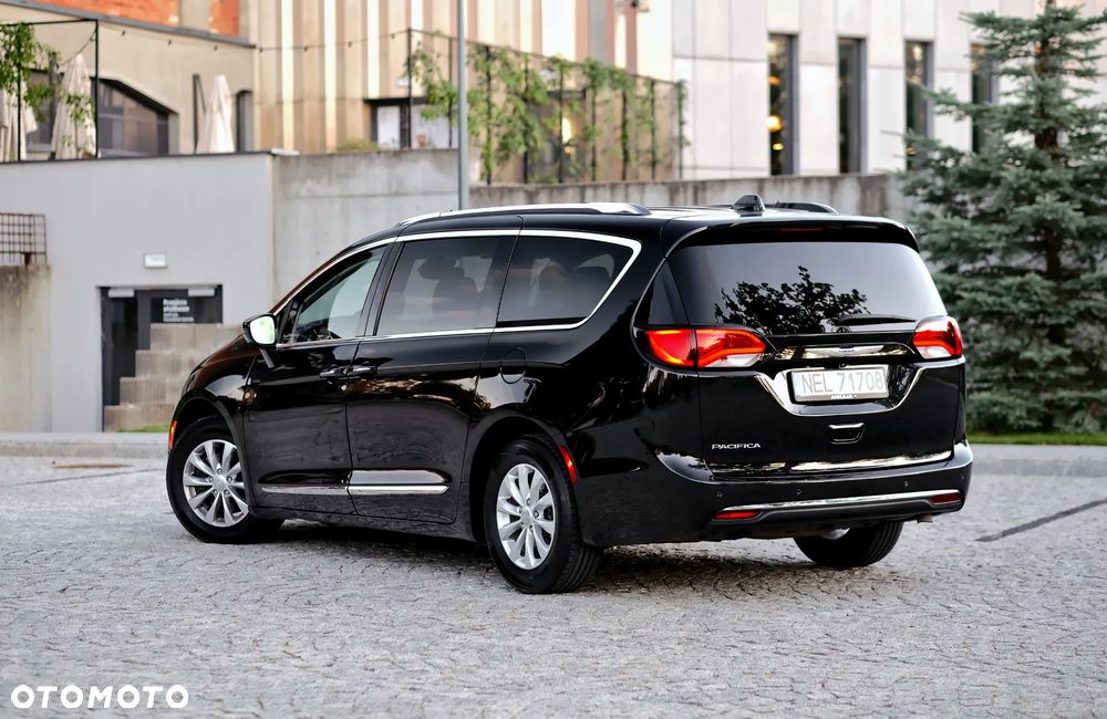 Chrysler Pacifica - 6