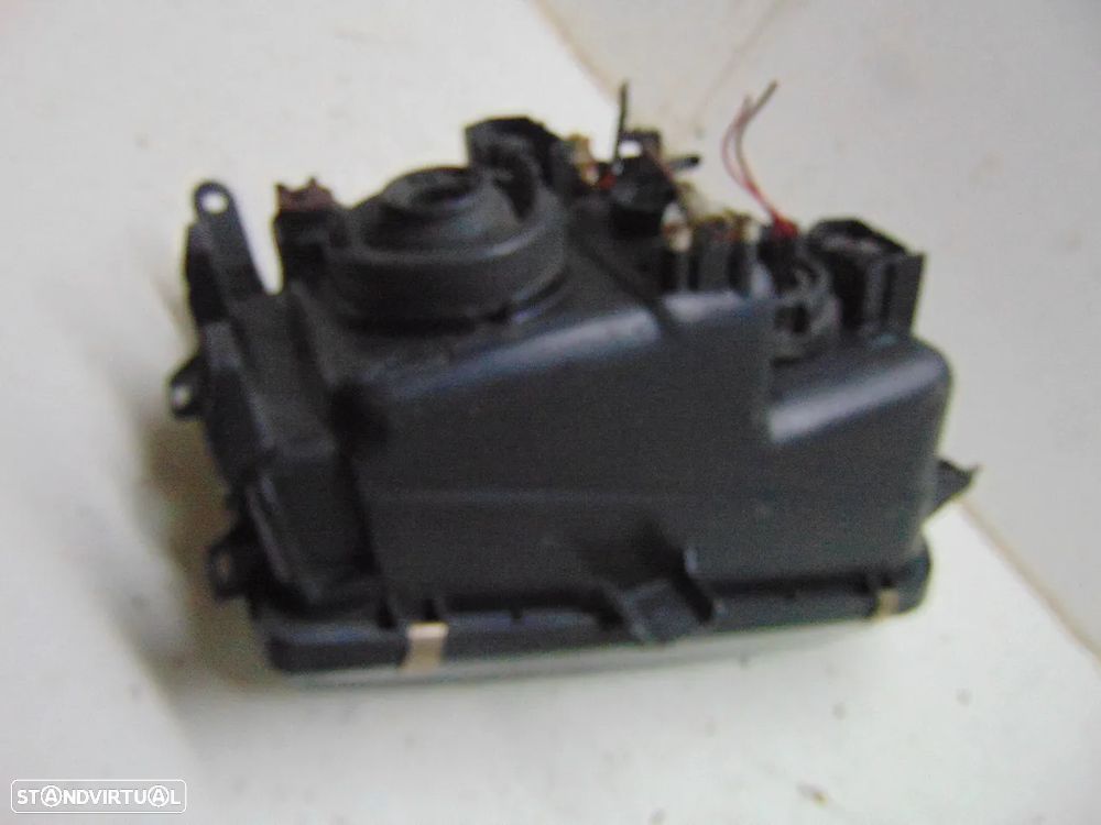 Mitsubishi L400 farol - 6